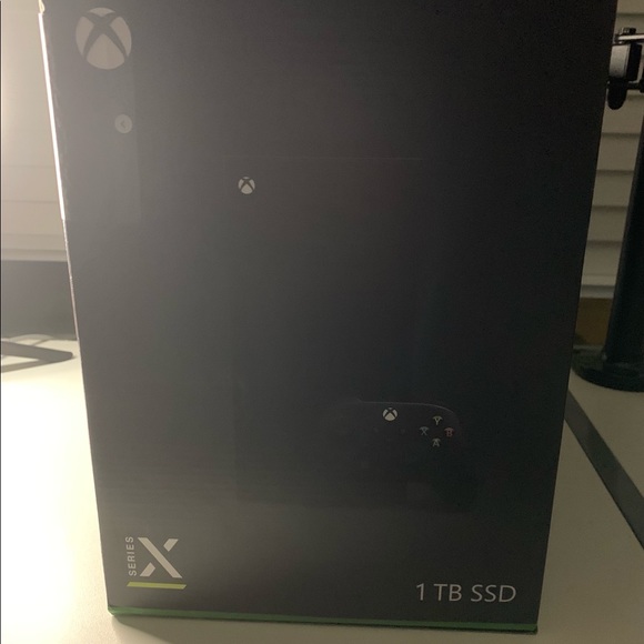Microsoft Xbox Series X 1TB Console - Black - Picture 6 of 8